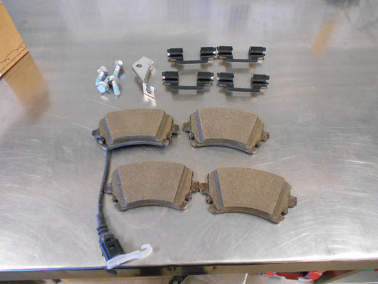Volkswagen T5 Transporter/AUDI A4 Genuine Rear Brake Pad Set New Part