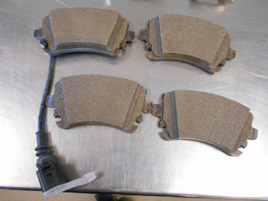 Volkswagen T5 Transporter/AUDI A4 Genuine Rear Brake Pad Set New Part