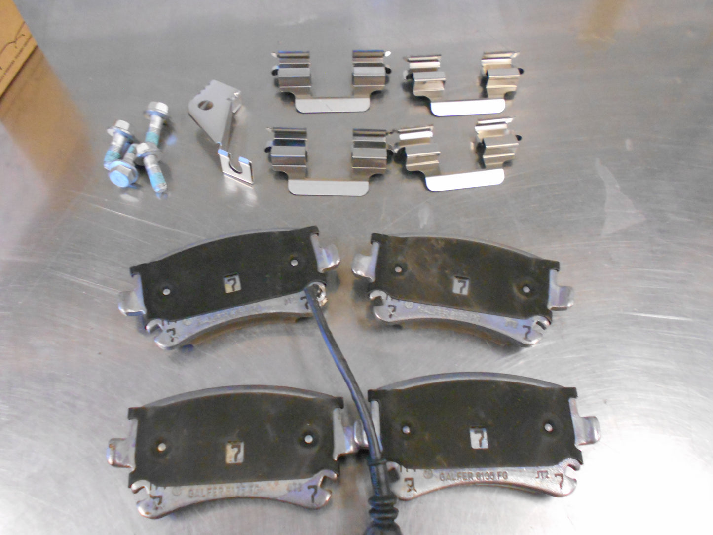 Volkswagen T5 Transporter/AUDI A4 Genuine Rear Brake Pad Set New Part