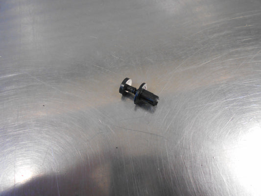 Citroen Xantia Genuine Rivet Retaining Clip New Part