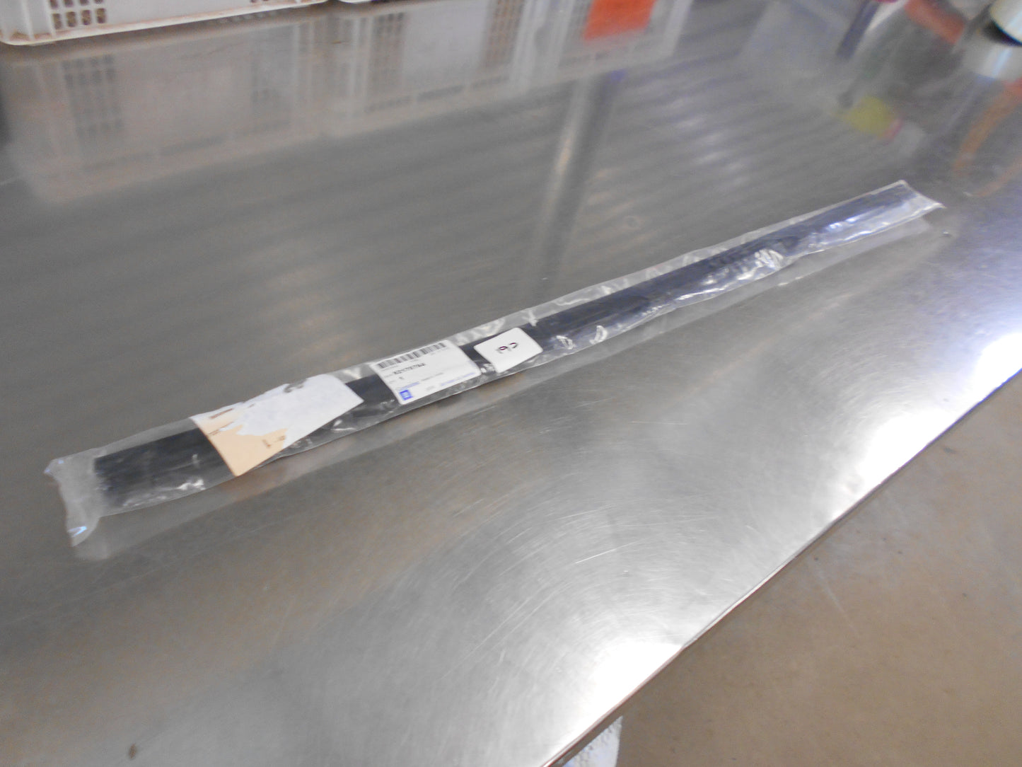 Holden VT VX VY VZ Commodore Genuine Right Hand Front Outer Door Weathershrip Belt New Part