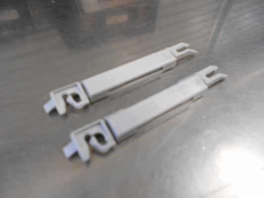 PEUGEOT 308 Genuine Windscreen Moulding Clip New Part