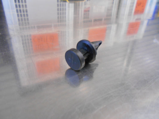 Various Chrysler & Dodge Models Genuine Tail Light Clip New Part