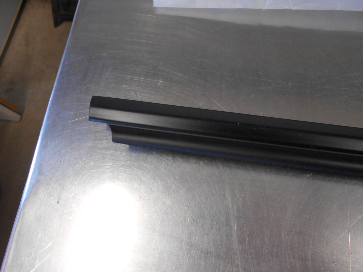 TOYOTA COROLLA Genuine Right Hand Front Door Belt Moulding New Part