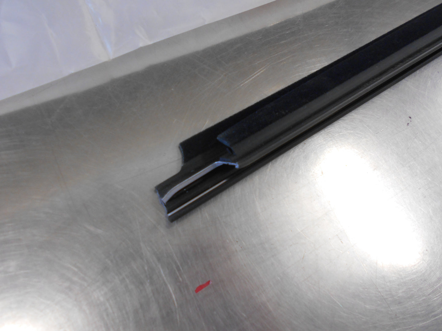 TOYOTA COROLLA Genuine Right Hand Front Door Belt Moulding New Part