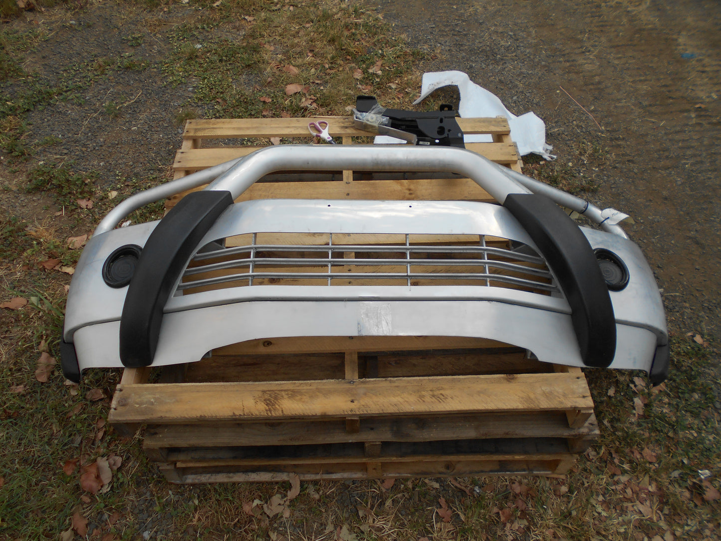 Mitsubishi Challenger Genuine Silver Bull Bar New Part