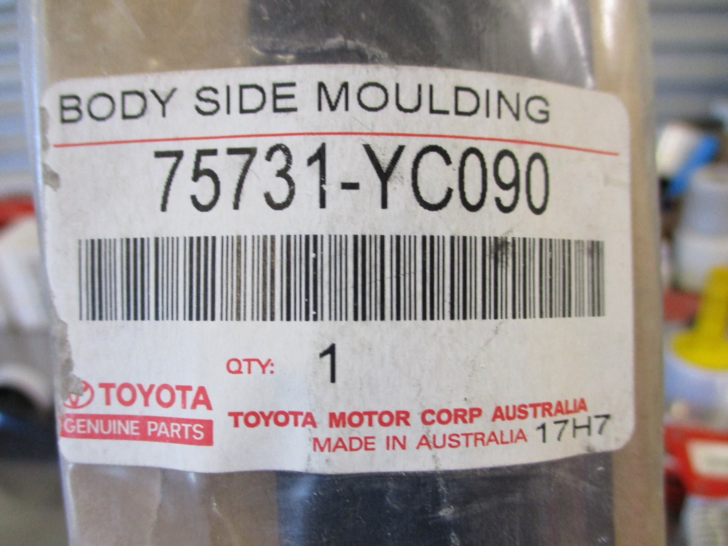 Toyota Camry Genuine Right Hand Front Door Outer Molding New Part