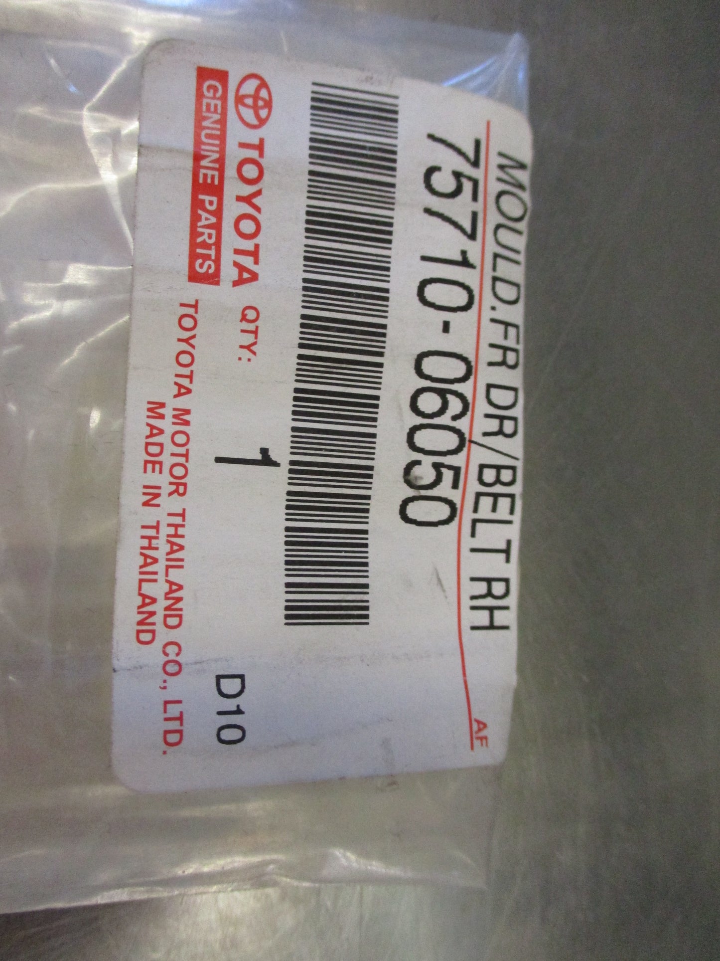 Toyota Camry Genuine Right Hand Front Door Belt Molding New Part