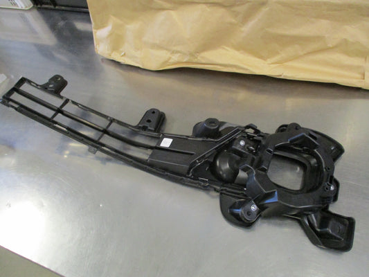 TOYOTA LAND CRUISER Genuine Lower Right Hand Radiator Grille and Fog light Bezel New Part