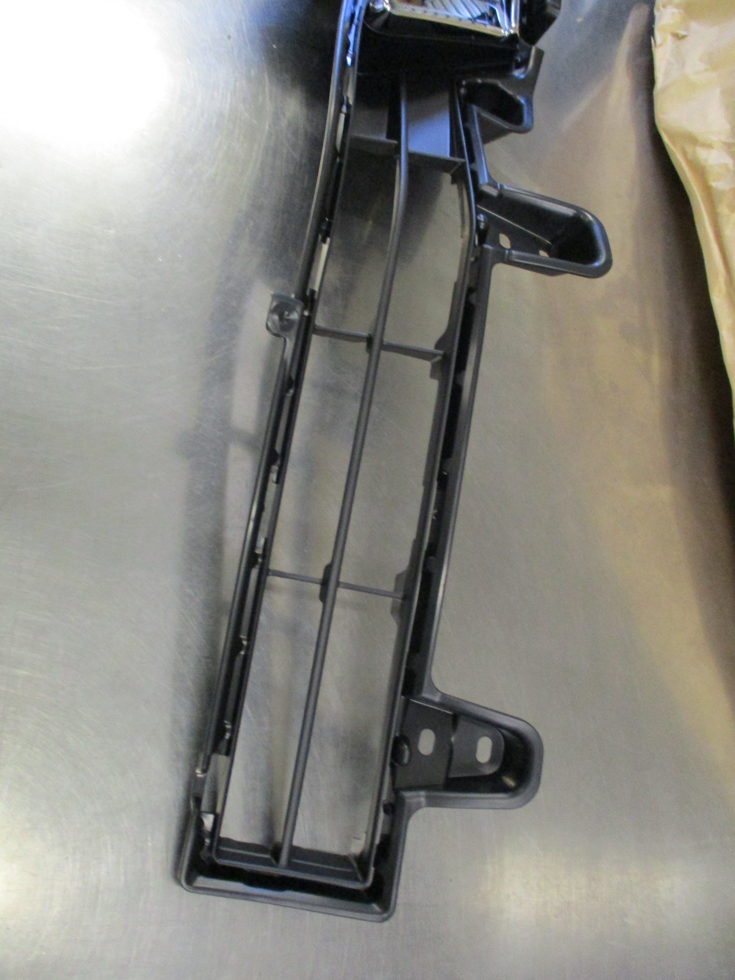 TOYOTA LAND CRUISER Genuine Lower Right Hand Radiator Grille and Fog light Bezel New Part