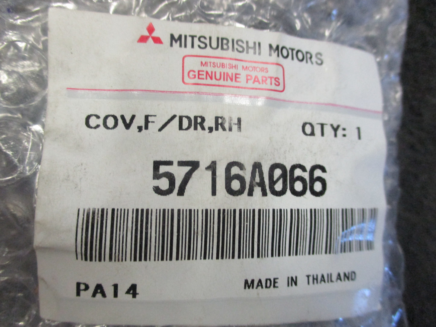 Mitsubishi ML/MN Triton/Pajero Sport Genuine Right Hand Front Door Handle Cover New Part