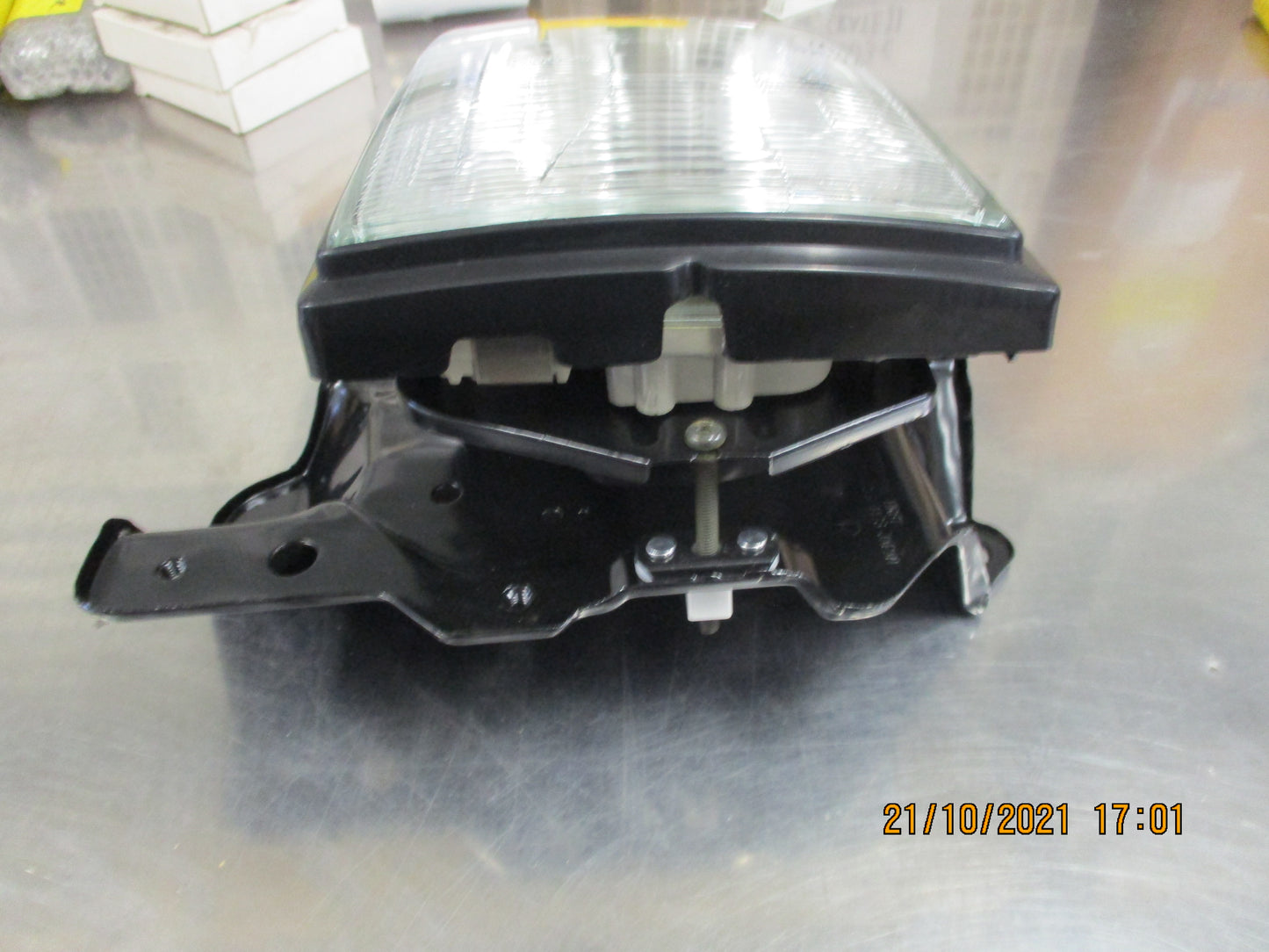 Isuzu/Holden Jackaroo Genuine Front Right Headlight New Part