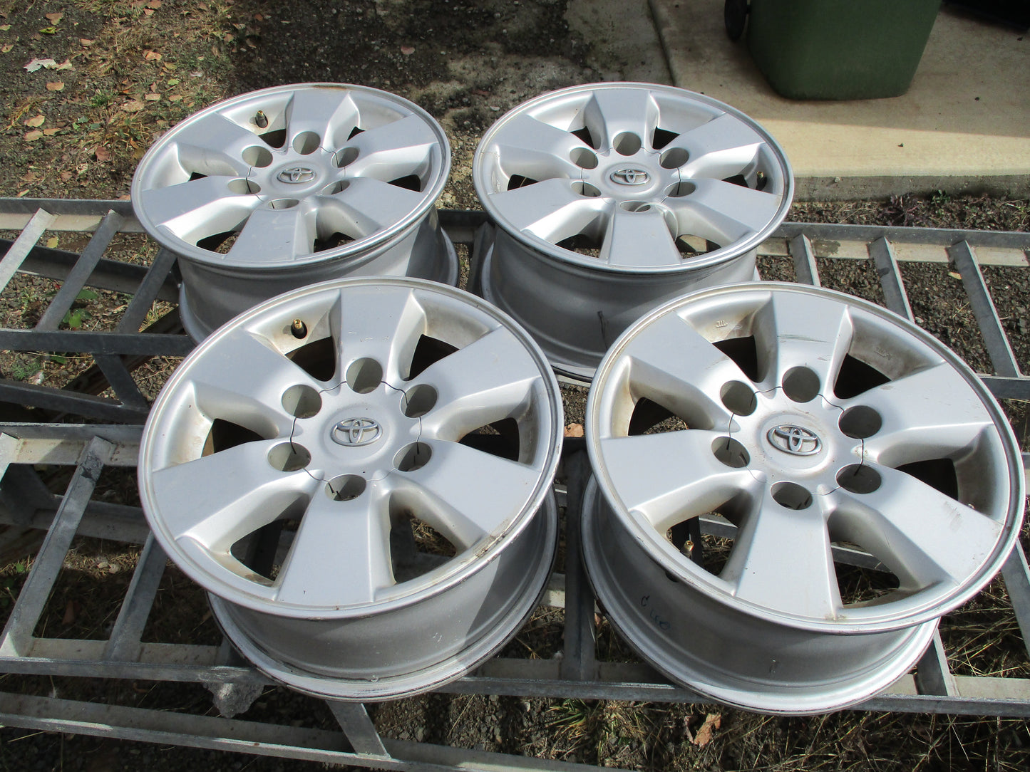 Toyota Hilux SR5 Genuine Alloy Rims 15x7 Set 4 Used Part VGC With Caps & Wheel Nuts
