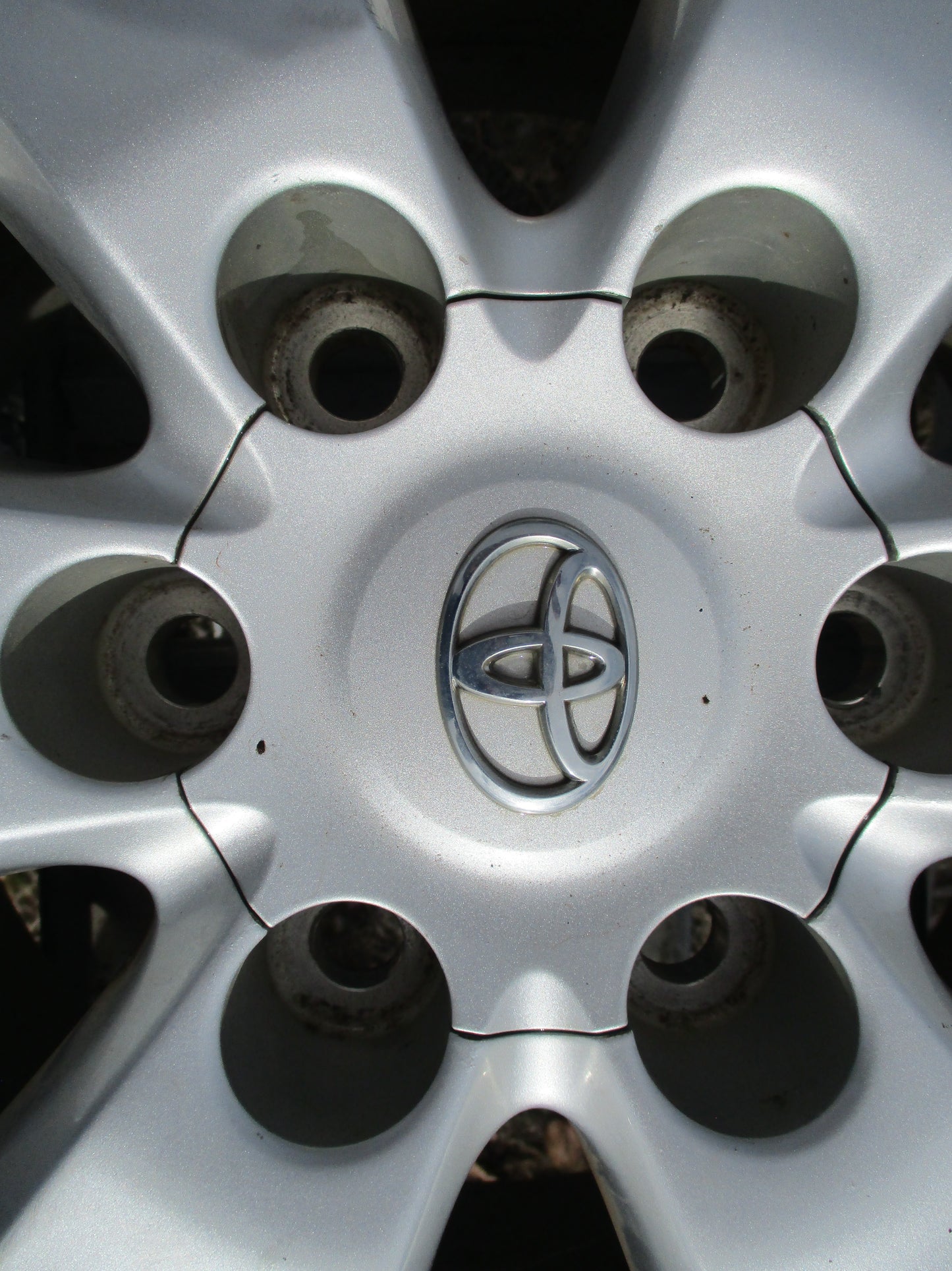 Toyota Hilux SR5 Genuine Alloy Rims 15x7 Set 4 Used Part VGC With Caps & Wheel Nuts