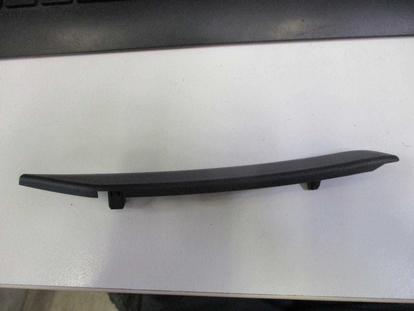 Nissan Pulsar Sedan Genuine Right Hand Rear (Drivers) Wheel Arch Moulding New Part