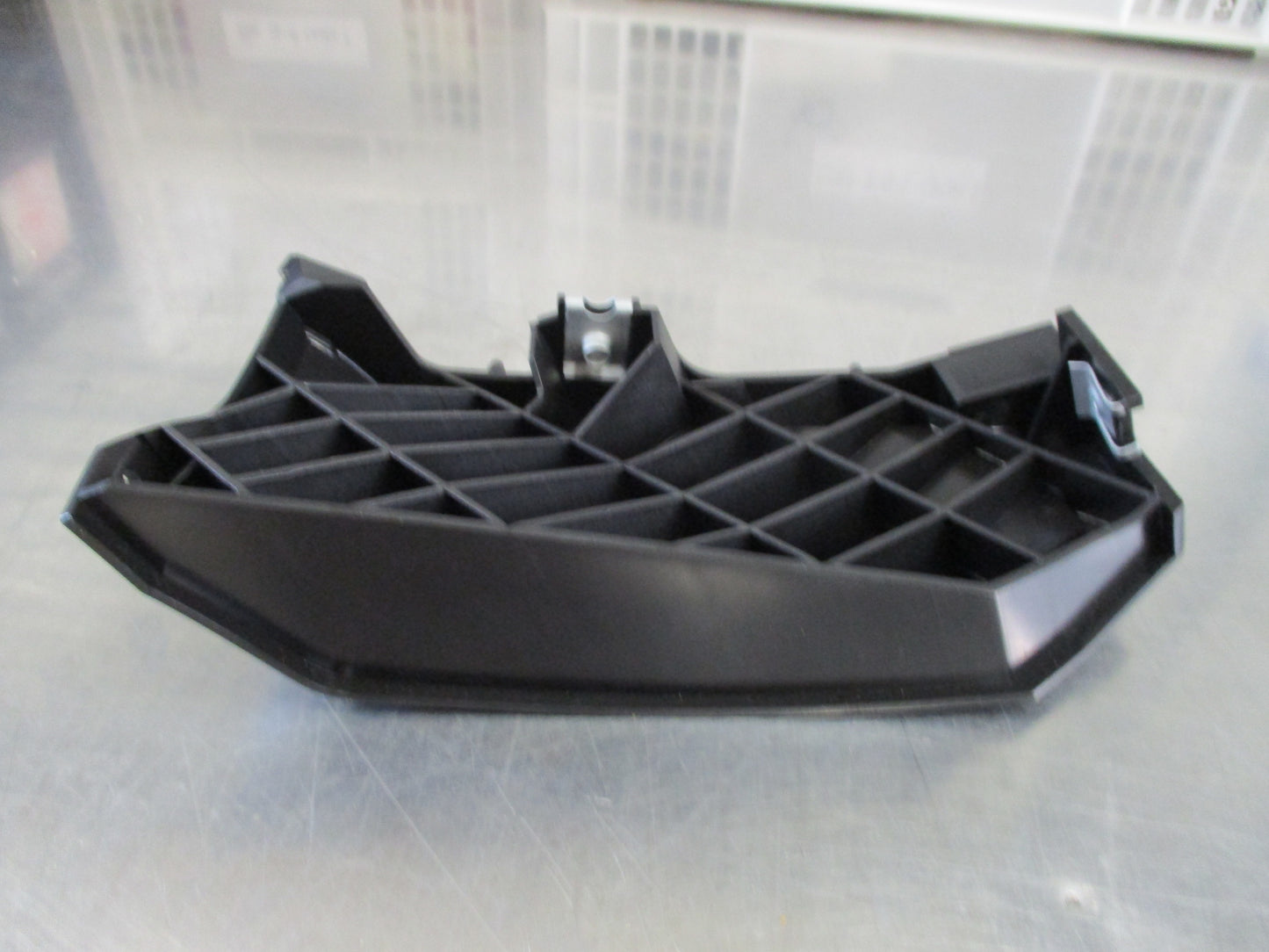 Nissan D40T Navara Genuine Right Hand Front Bumper Side Bracket new Part