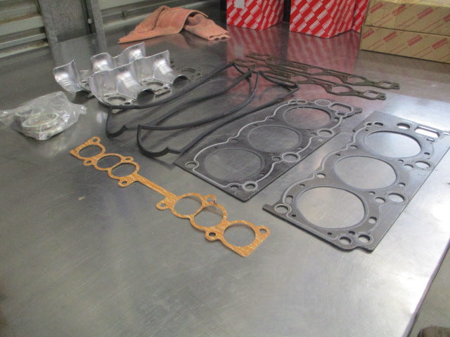 Toyota Hilux Genuine  Engine Gasket Kit 3.0ltr v6 Petrol 1993 0nwards new part