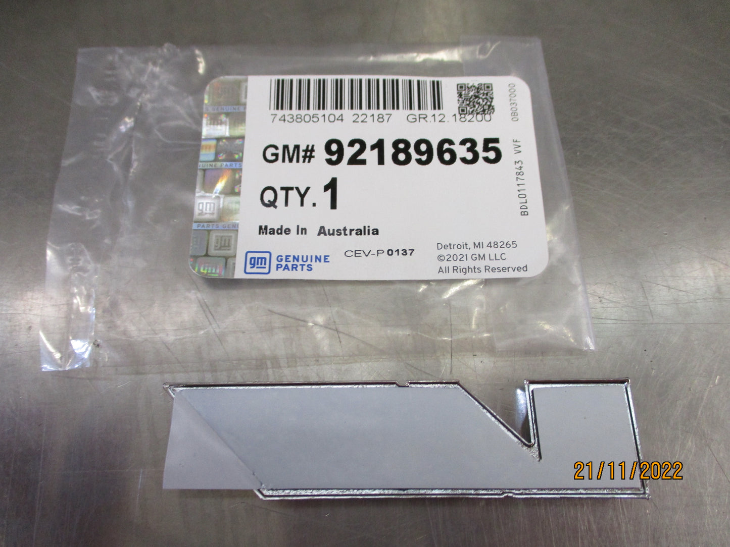 Holden VE SS-SSV Commode Genuine Chrome Emblem And Red V-Flag New Part