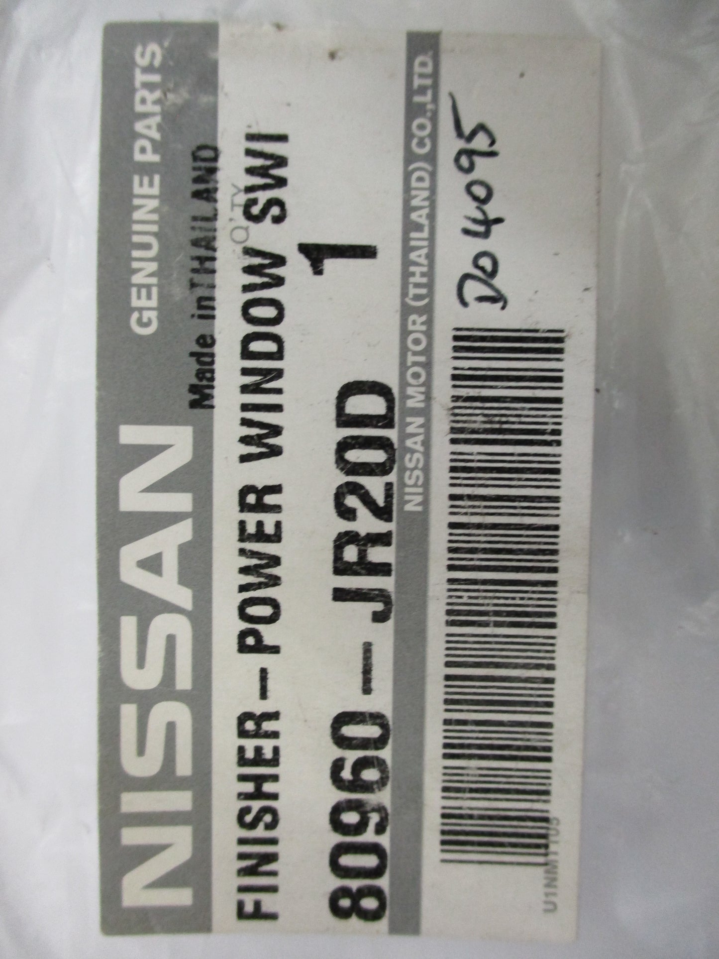 Nissan D40T Genuine Right Hand Power Window Switch Surround New Part
