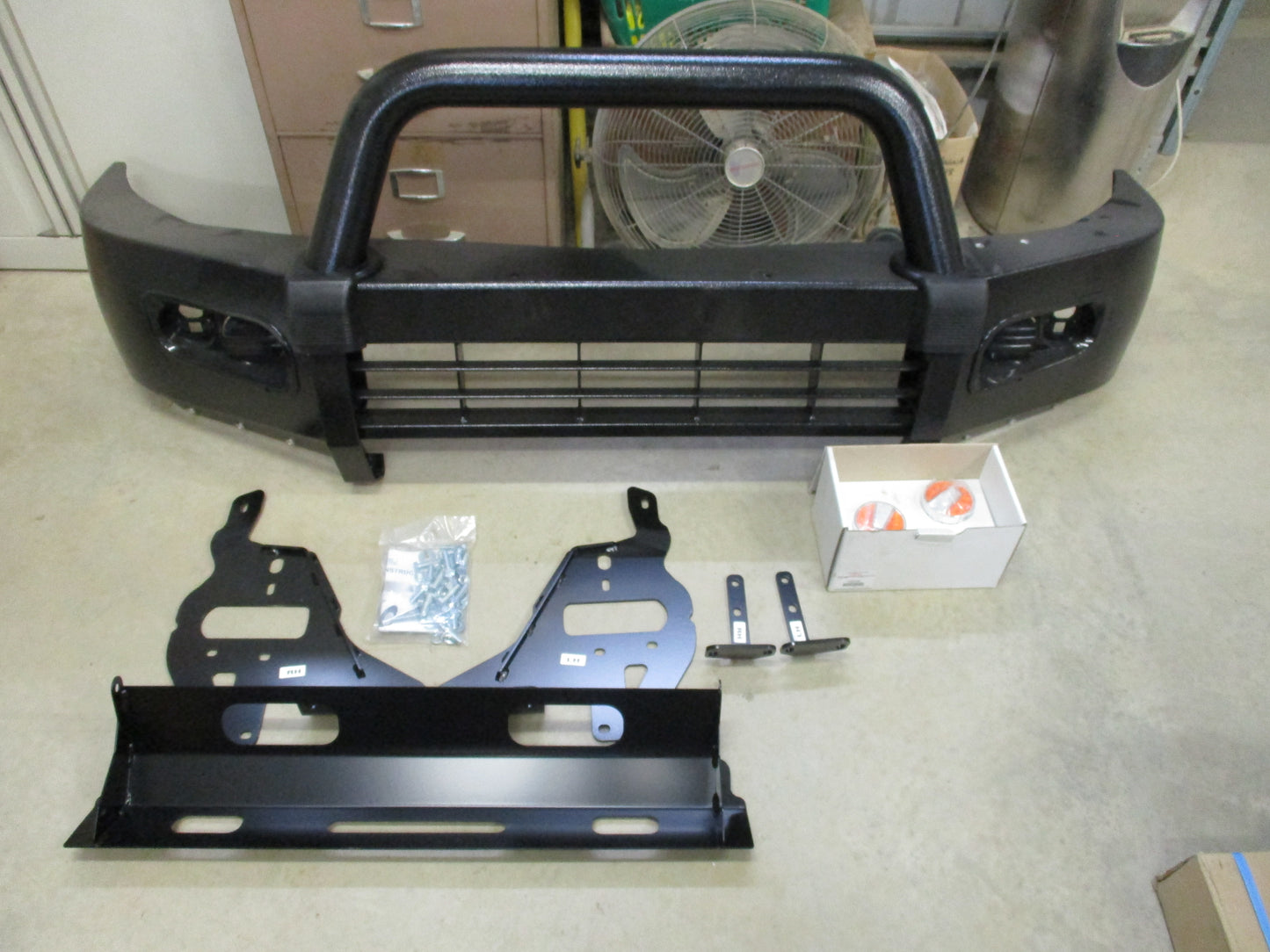 Mitsubishi MQ Triton GLS-Exceed Genuine Steel Black Hammer Tone Single Hoop Bull Bar New Part
