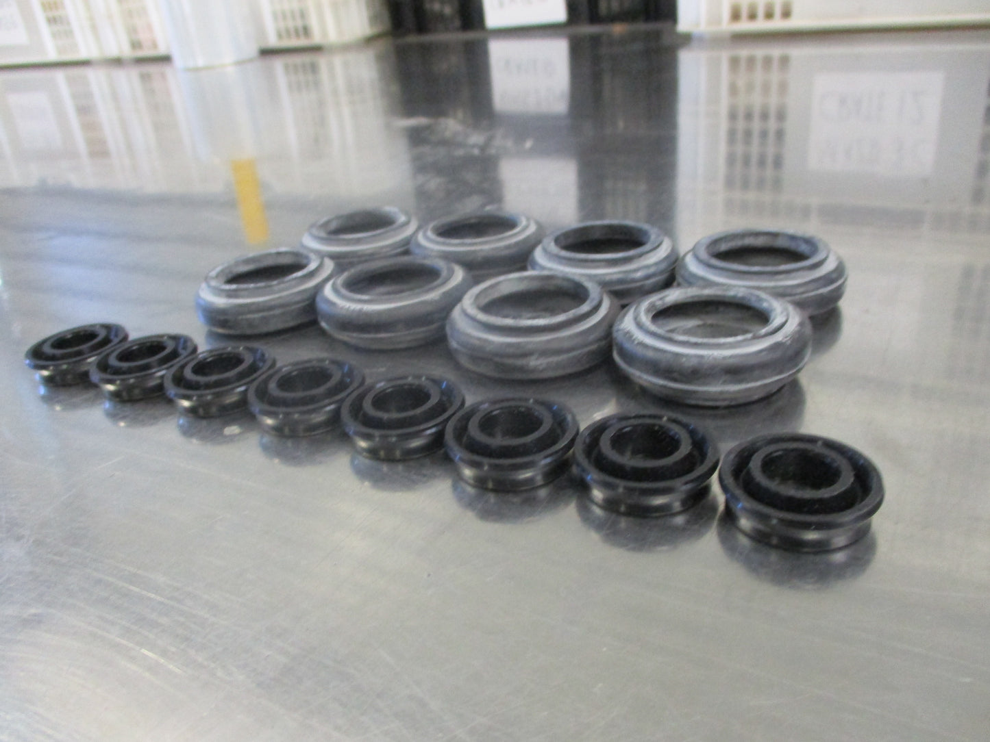 Isuzu NKR 4JB1 Truck Genuine Rear Wheel Cylinder Cup Set New Part