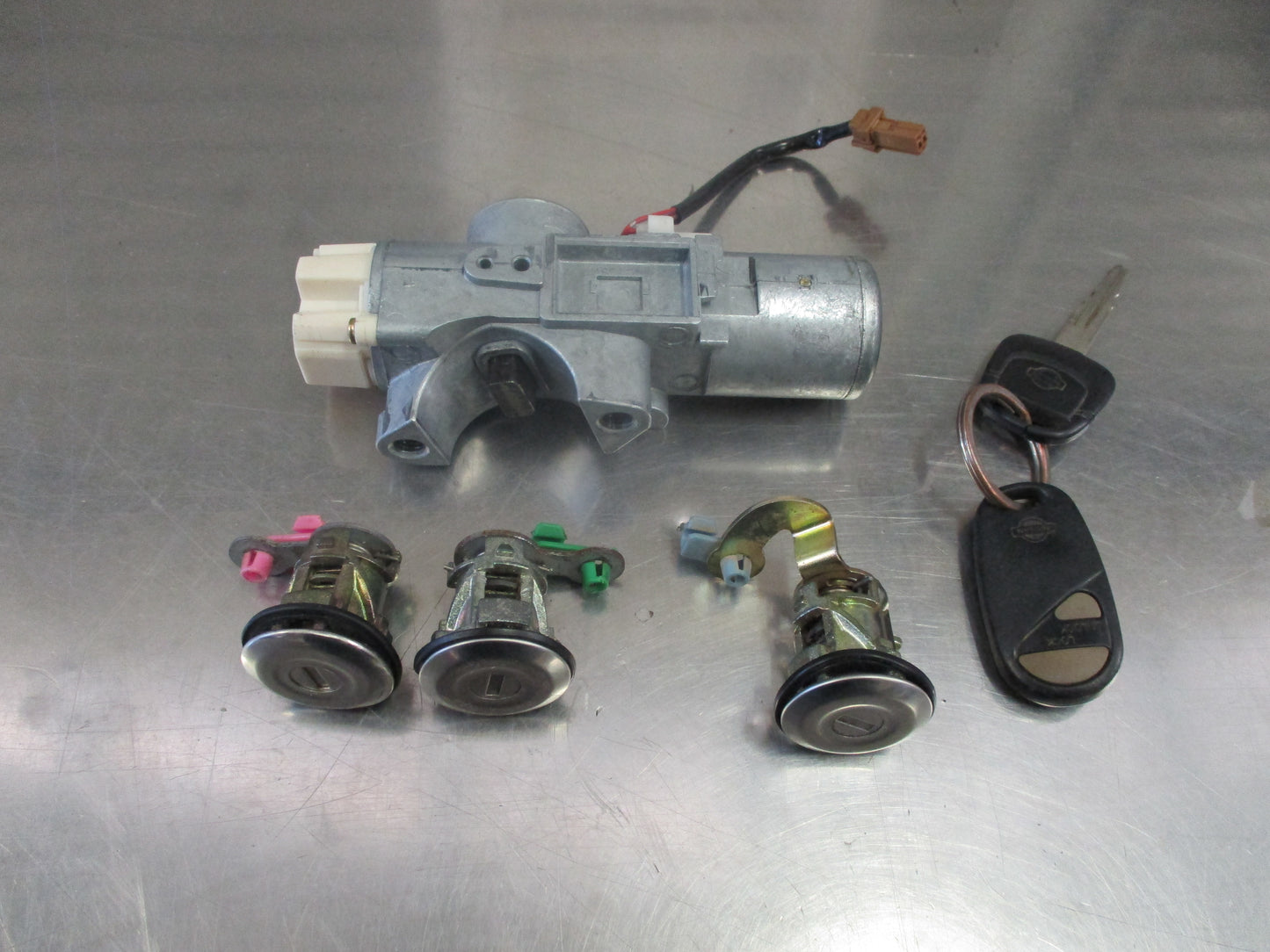 Nissan GU Patrol Genuine Key/Transmitter and Cylinder Lock Set Used Part