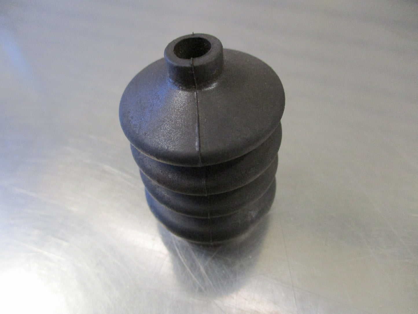 Isuzu FTR Genuine Dust Boot Cover New Part