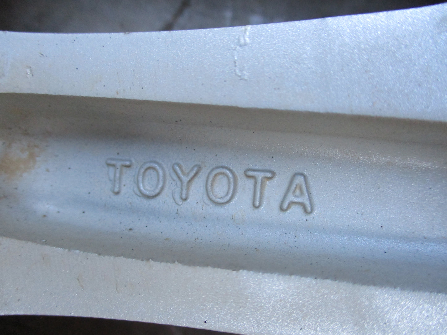 Toyota Hilux SR5 Genuine Set 4 Alloy Wheels 17x7.5 With Center Caps Used Part VGC