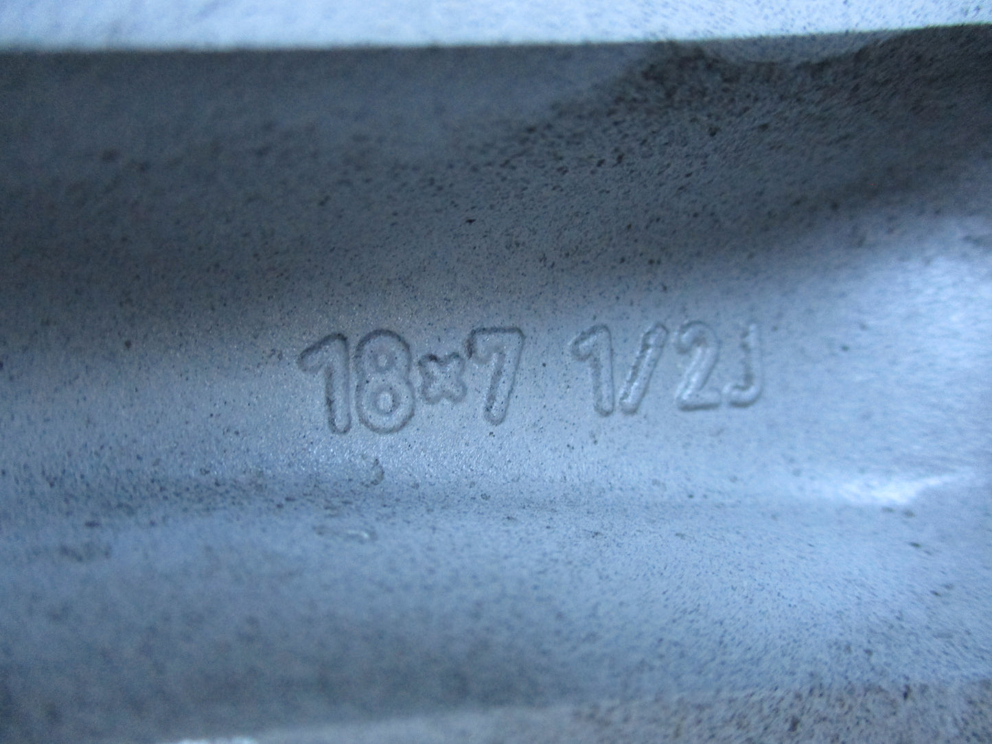 Toyota Hilux SR5 Genuine 1 Alloy Wheel 18x7.5 No Center caps Used Part VGC