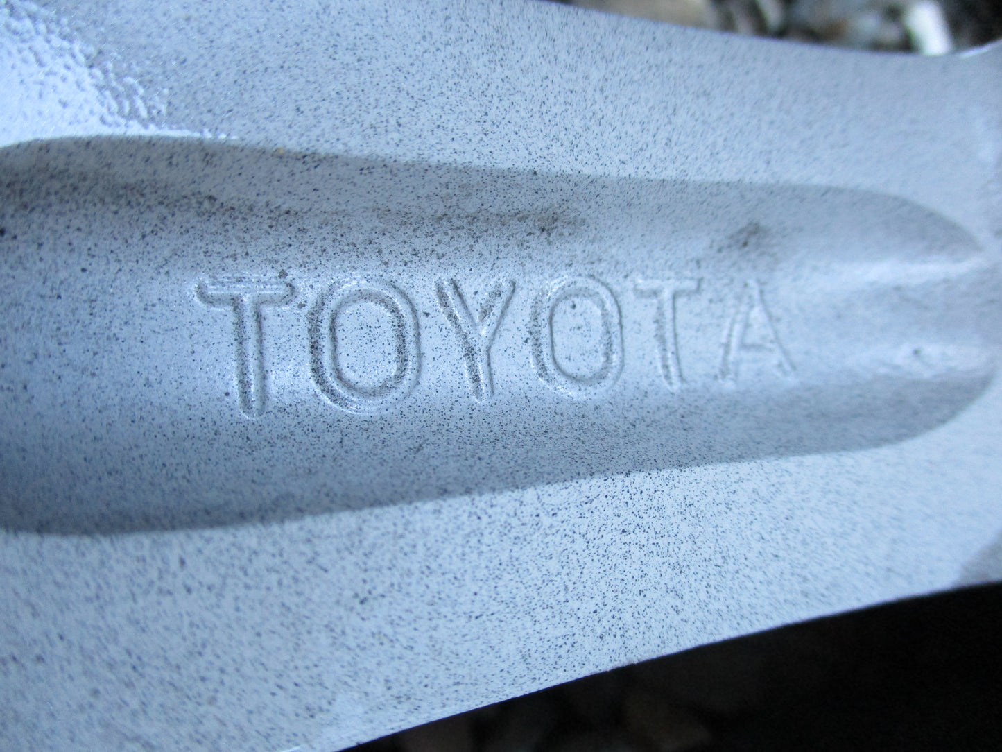 Toyota Hilux SR5 Genuine 1 Alloy Wheel 18x7.5 No Center caps Used Part VGC