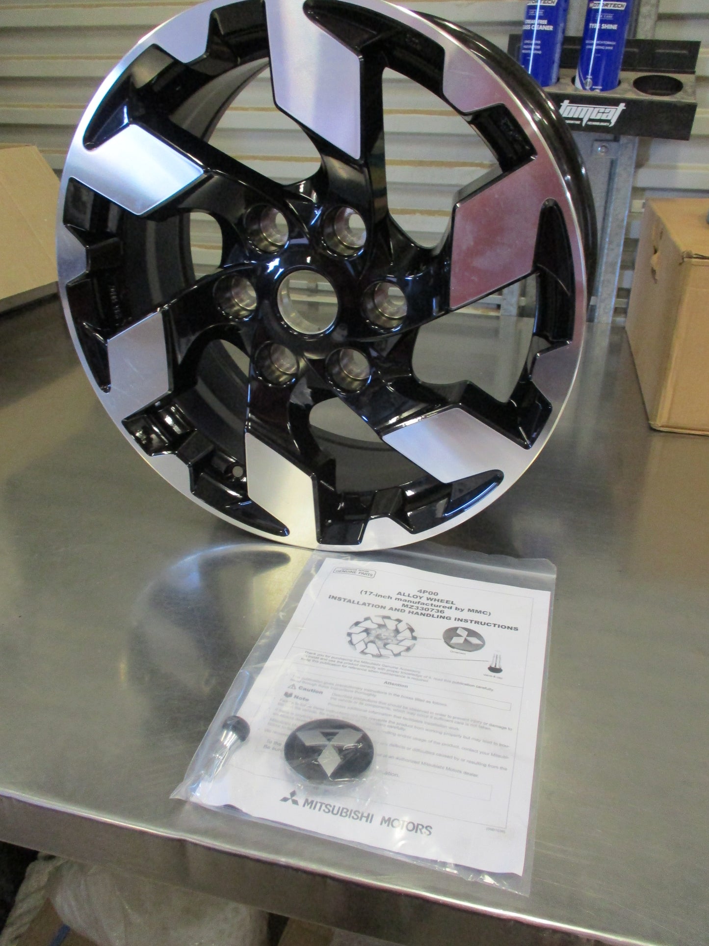 Mitsubishi Triton Genuine Diamond Cut Alloy Wheel-Center Cap New Part