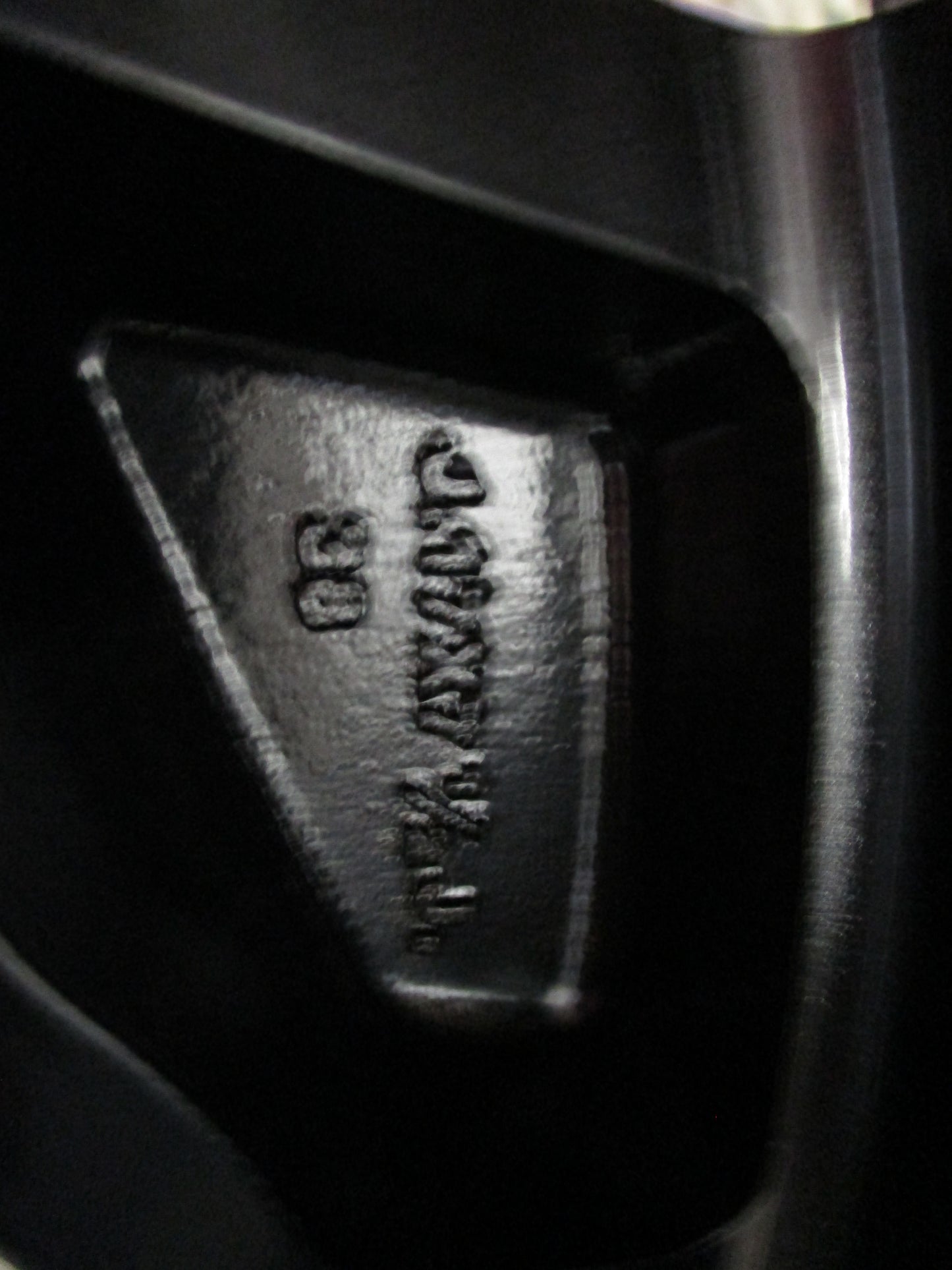 Mitsubishi Triton Genuine Diamond Cut Alloy Wheel-Center Cap New Part