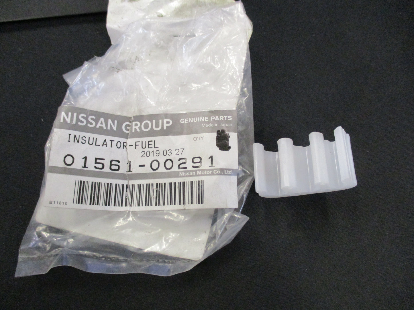 Nissan Genuine Fuel Line Insulator Clip New
