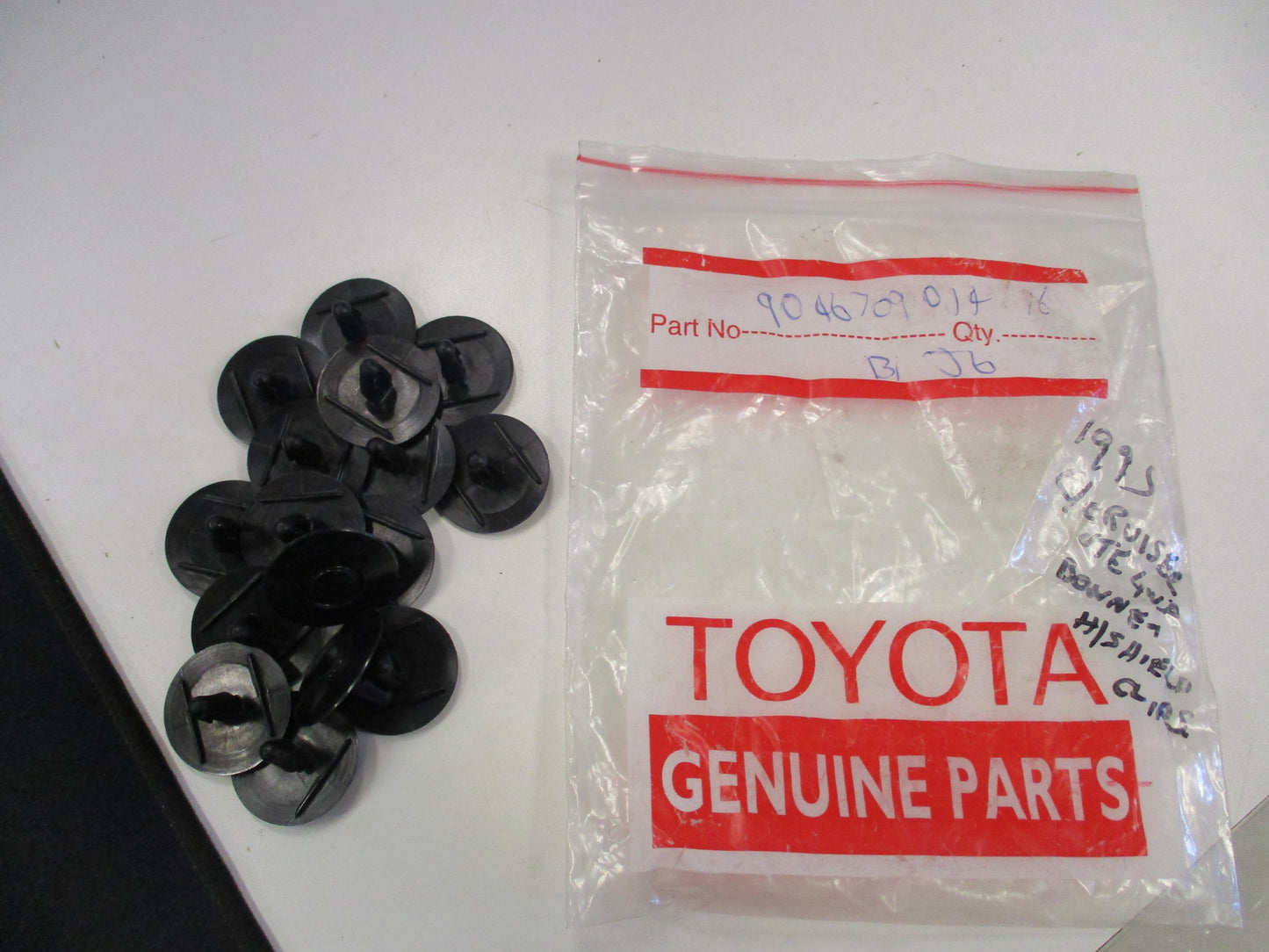 Toyota Genuine Landcruiser Bonnet Heat Shield Clips New