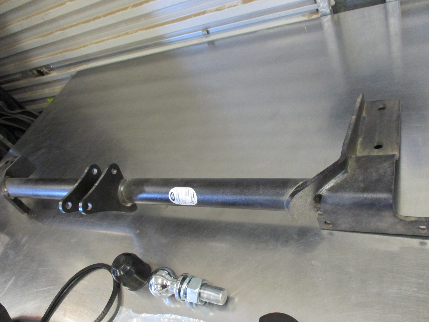 Land Rover Evoque Genuine Tow Bar With Fitting Kit (No Wiring Loom)New Part