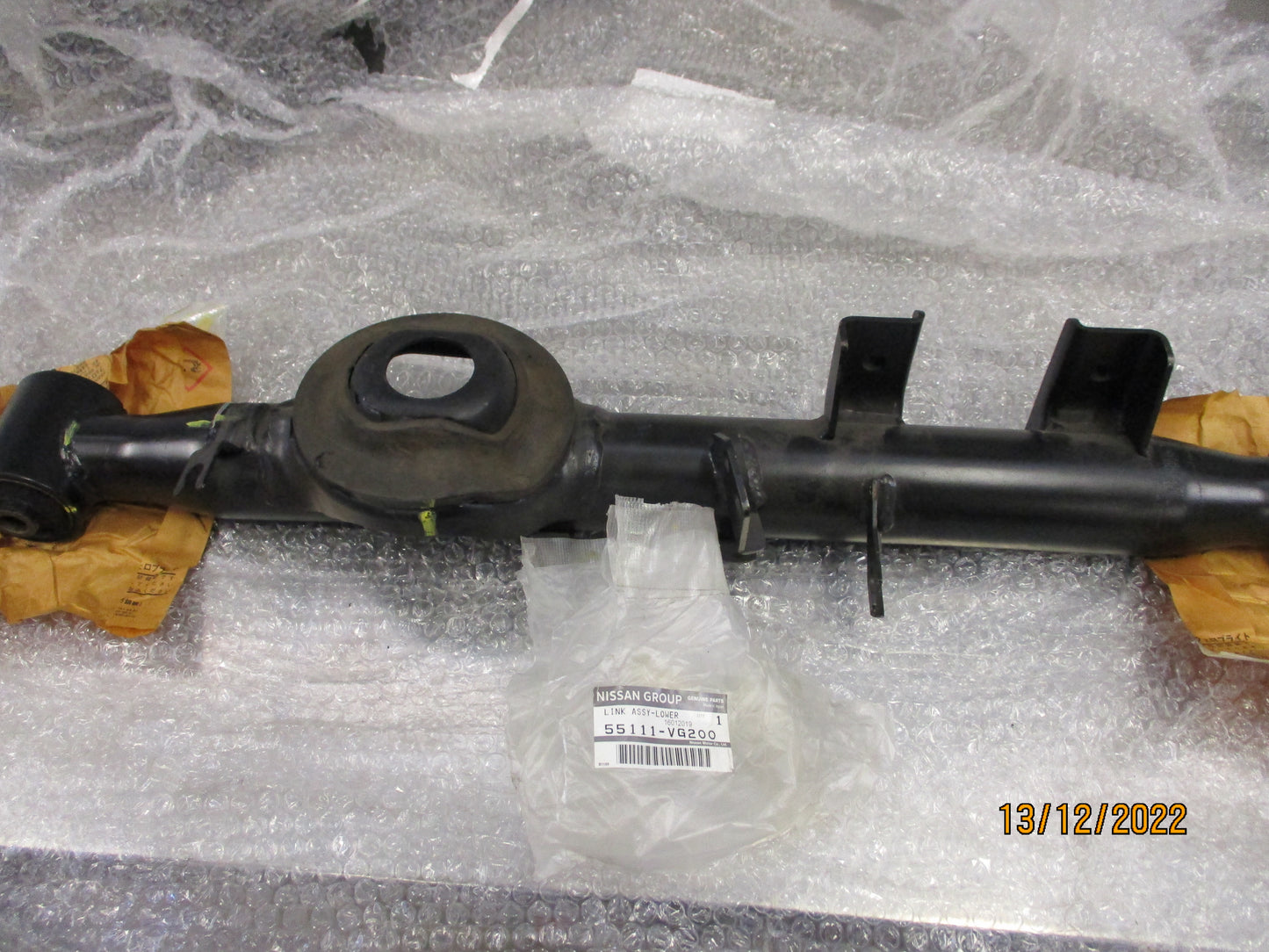 Nissan D22T Navara Genuine Lower Link Assembly New Part