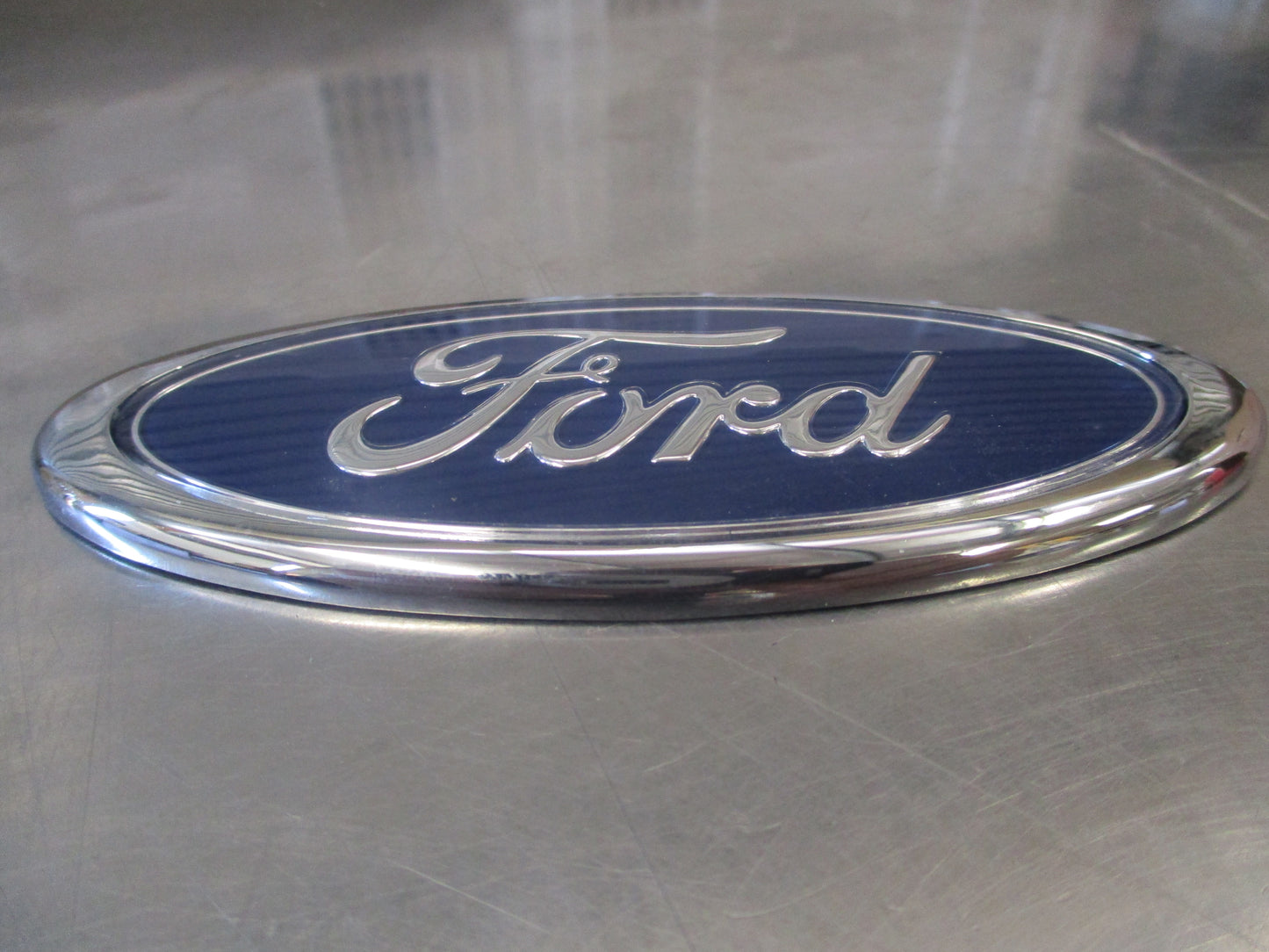 Ford Fiesta/Transit/Laser/Ecosport Genuine Front Grille Badge New Part