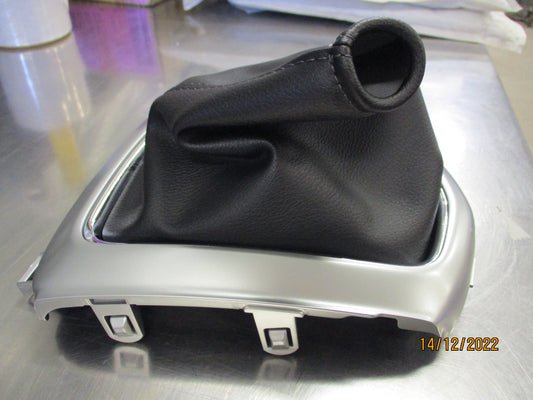 Nissan Qashqai J11E Genuine Gear Shift Boot Surround Trim New Part