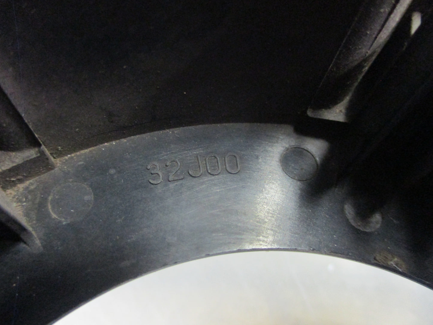 Nissan GQ Patrol Genuine Front Hub Centre Cap Used VGC