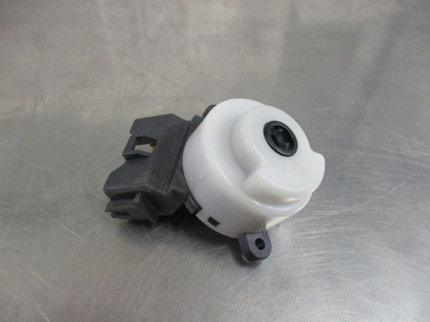 Mitsubishi Pajero/Galant/Triton Genuine Ignition Switch New Part