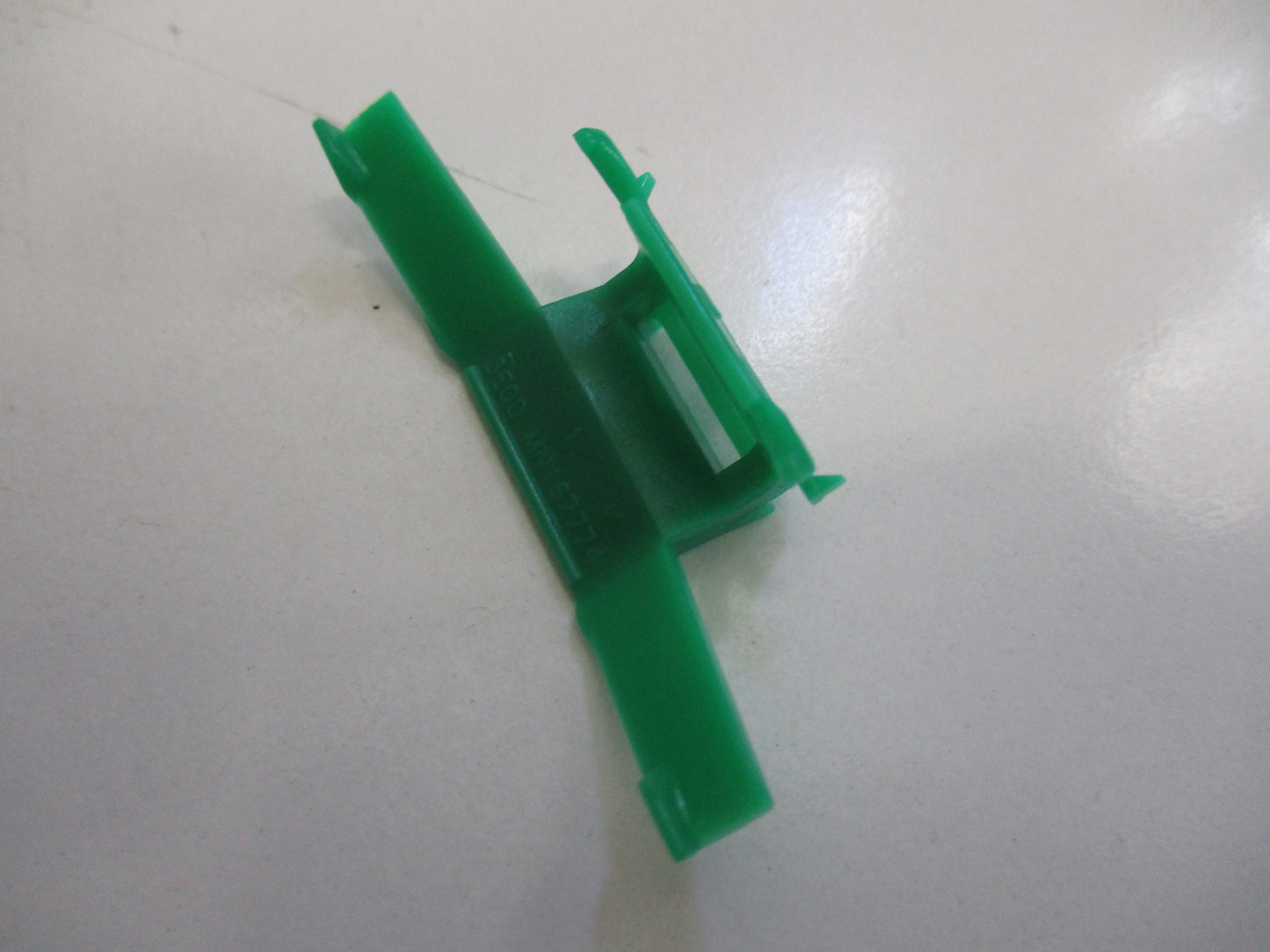 Mitsubishi Triton Genuine Drip Moulding Clip New Part
