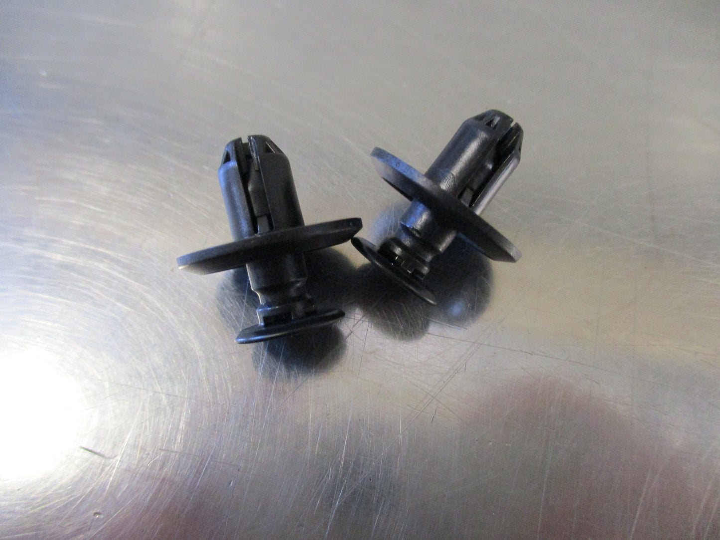 Mitsubishi Various Models Genuine Moulding Clip 2 Pack New Part