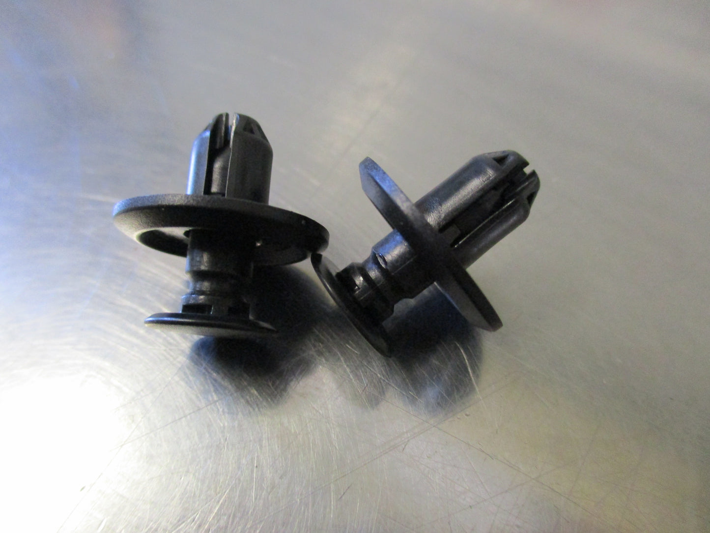 Mitsubishi Various Models Genuine Moulding Clip 2 Pack New Part