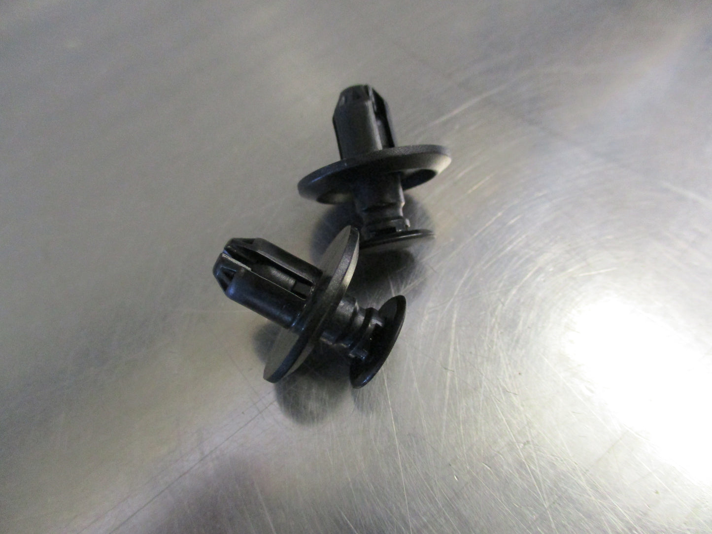 Mitsubishi Various Models Genuine Moulding Clip 2 Pack New Part
