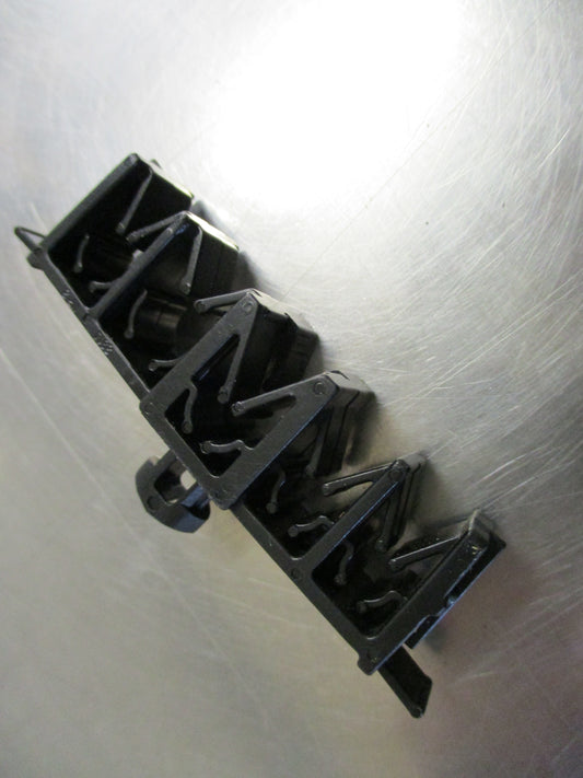 Isuzu Light Truck Genuine Fuel Piping Clip New Part