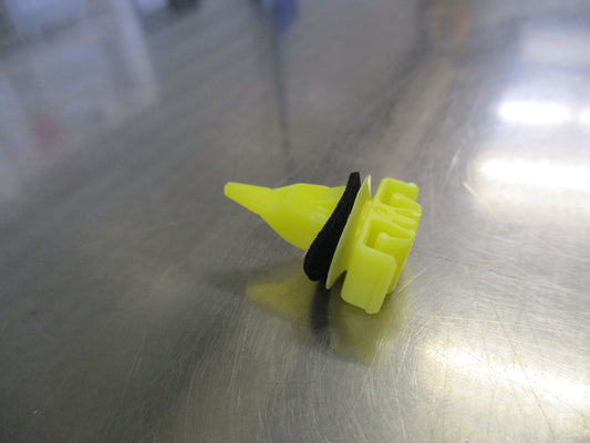 Toyota FJ Cruiser, Rav 4 Genuine Outside Moulding Clip New Part
