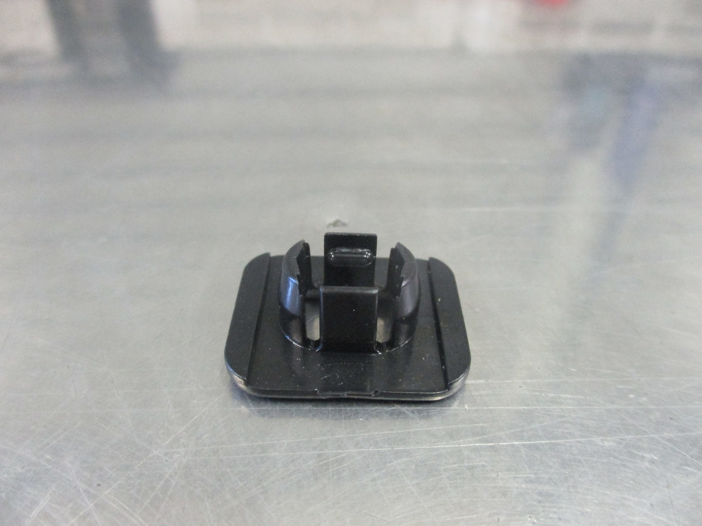 Nissan Navara/Pathfinder/Sentra/200SX Genuine Grille Mounting Clip New Part