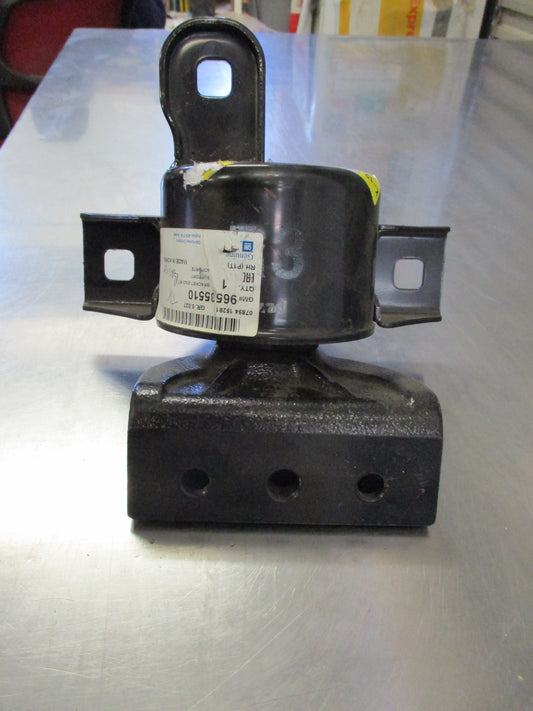 Holden Barina Hatch Back Genuine Right Hand Front Engine Mount Auto New Part