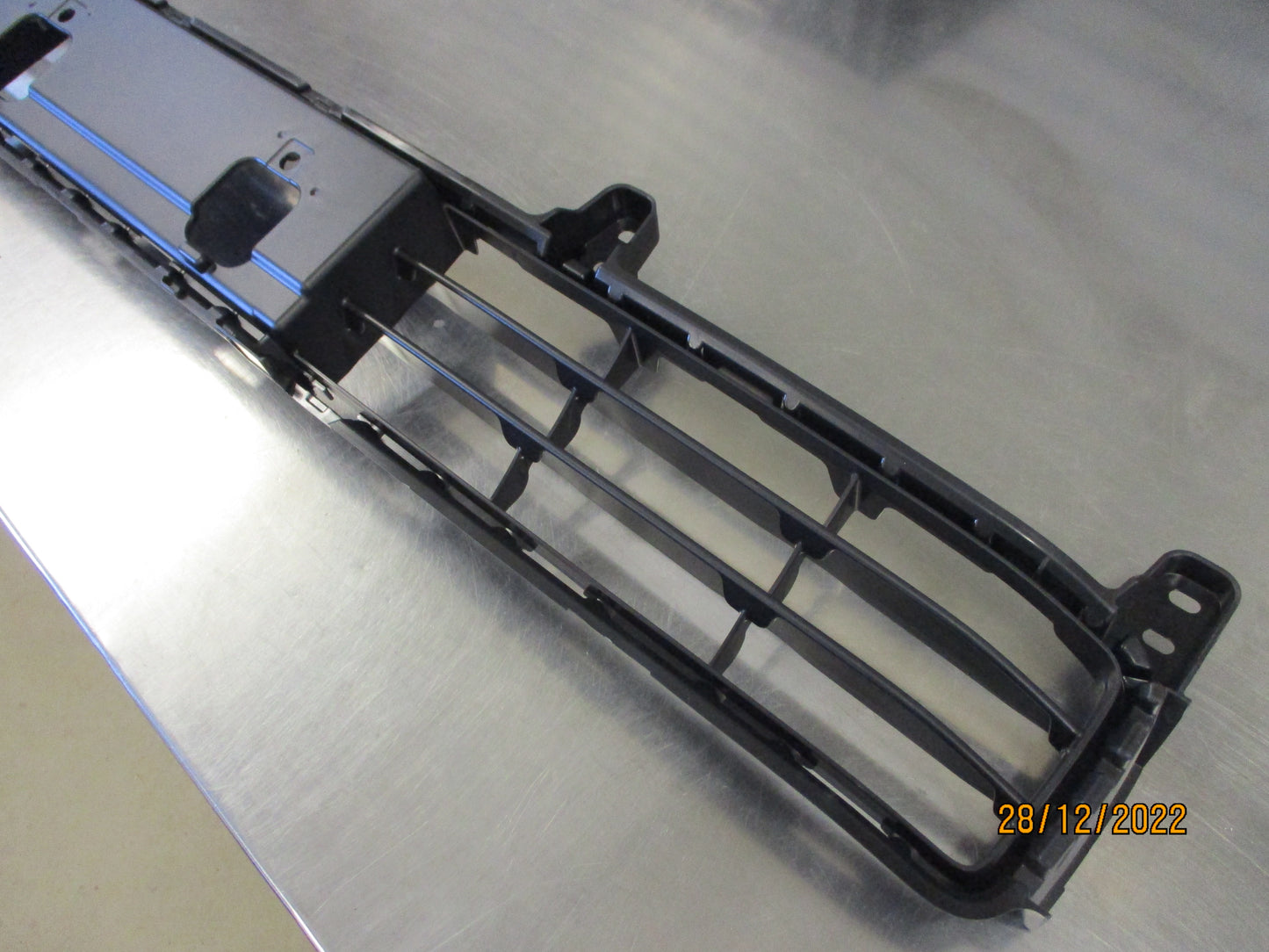 Toyota Landcruiser 200 Series Base Genuine Lower Grille Assembly New Part