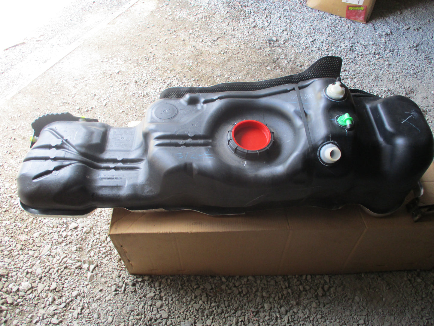 Holden RG Colorado/Isuzu D-max Genuine Fuel Tank Assembly Used VGC